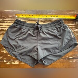 Lululemon Hotty Hot 2.5” Low Rise Black Shorts